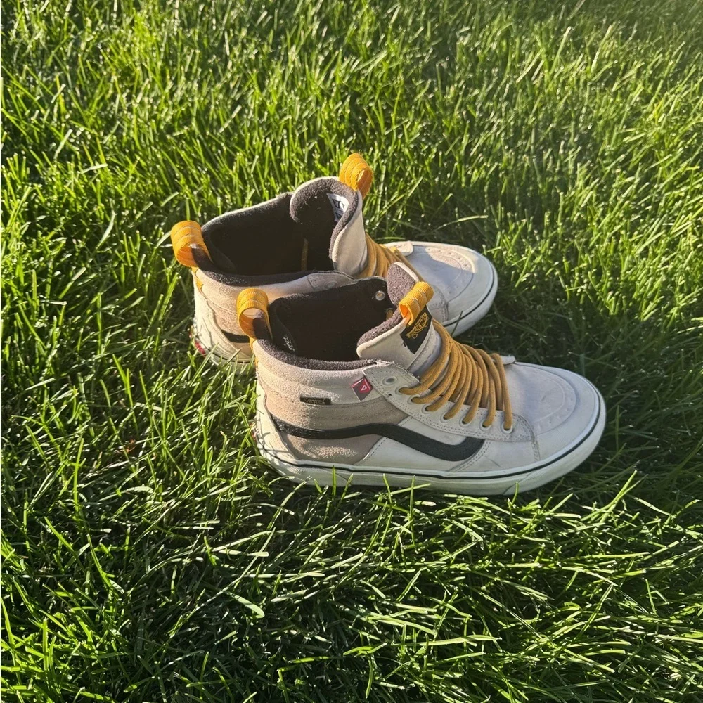 Men’s MTE high top Vans size 8.5 men’s/ 10 women’s